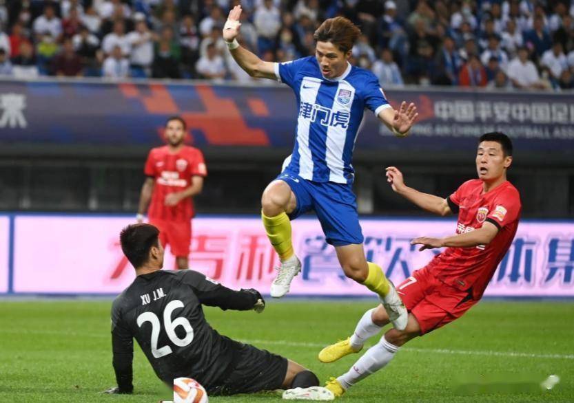 津门虎0-5惨败西甲埃尔切！半场丢5球暴露中超与欧洲差距，吴兴涵加盟也难救后防线危机